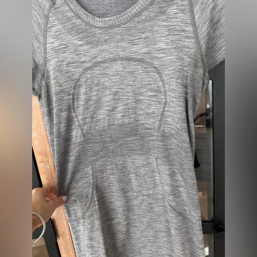 Lululemon Swiftly Tech Short Sleeve Crew tee Slate White workout running train